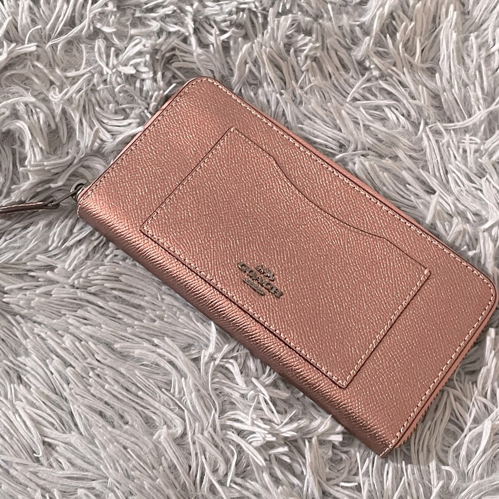 COACH Metallic Rose Gold leather wallet | Authentic | barely worn